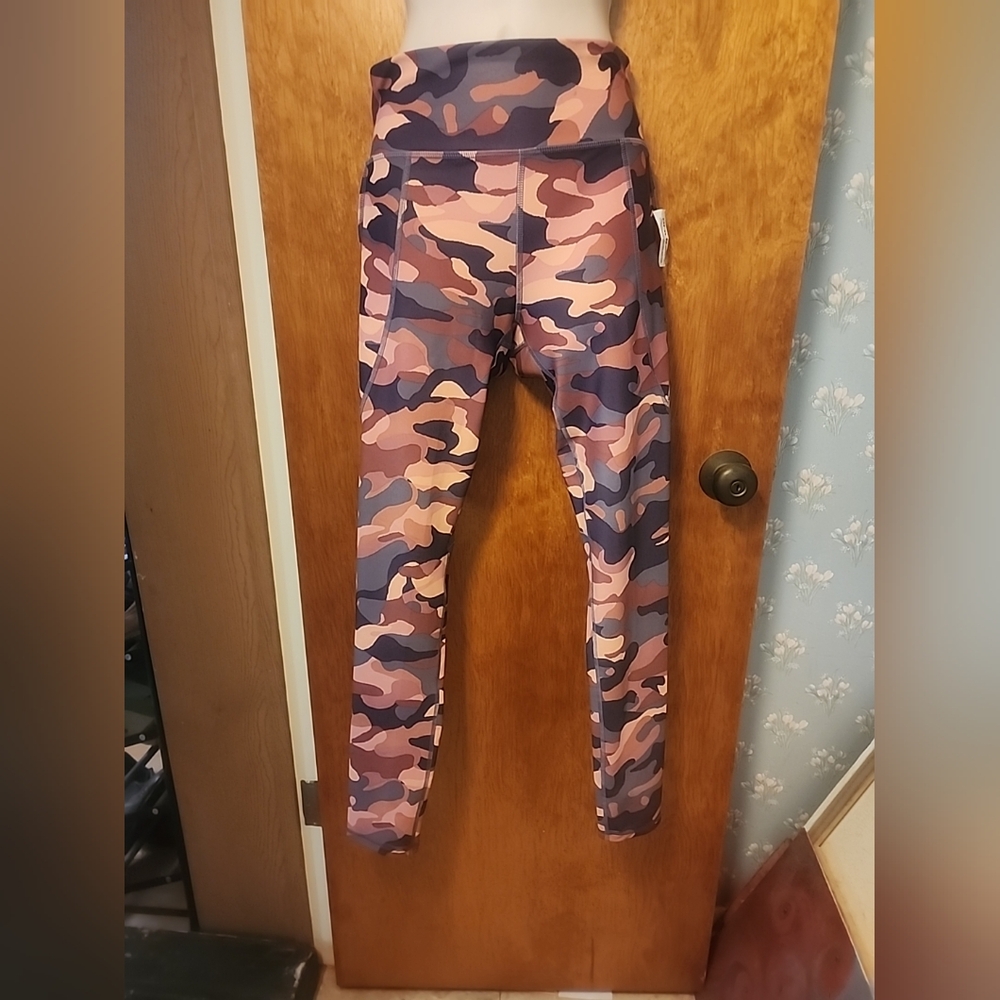 Old Navy High Rise Powersoft Leggings Size 14/16 New With Tags Pink Camouflage
